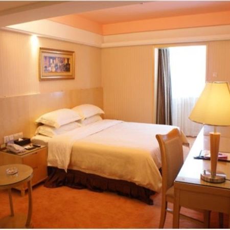 Vienna Grand Theater Branch Hotel Shenzhen Exterior photo
